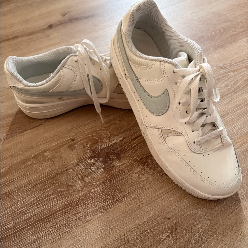 Nike Women's White and teal Sneakers